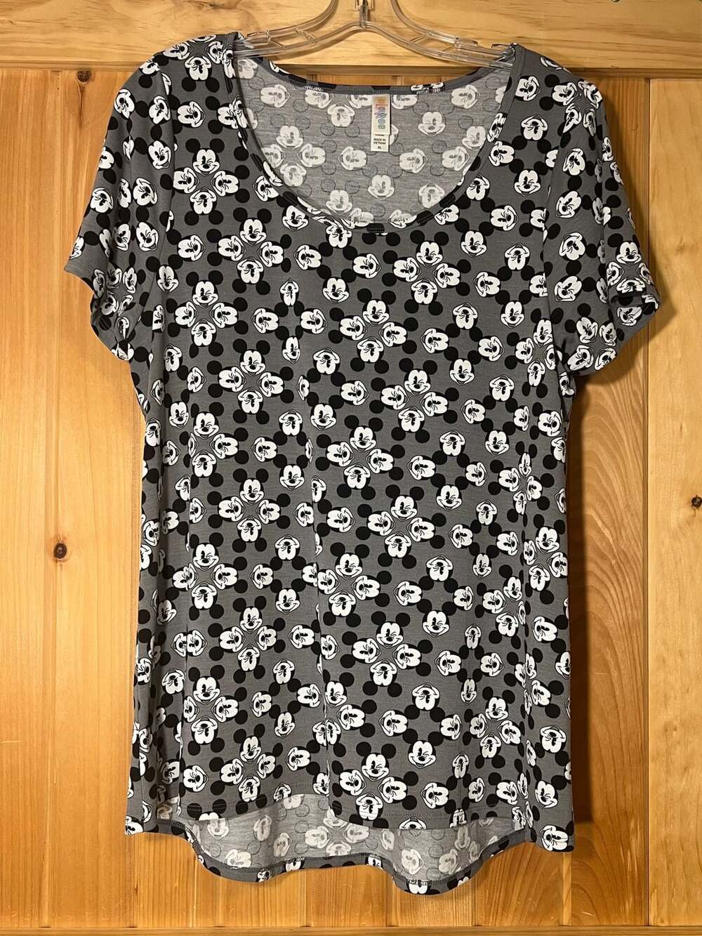 LuLaRoe Disney Gray Winking Mickey Mouse Print Classic Tee Shirt XL
